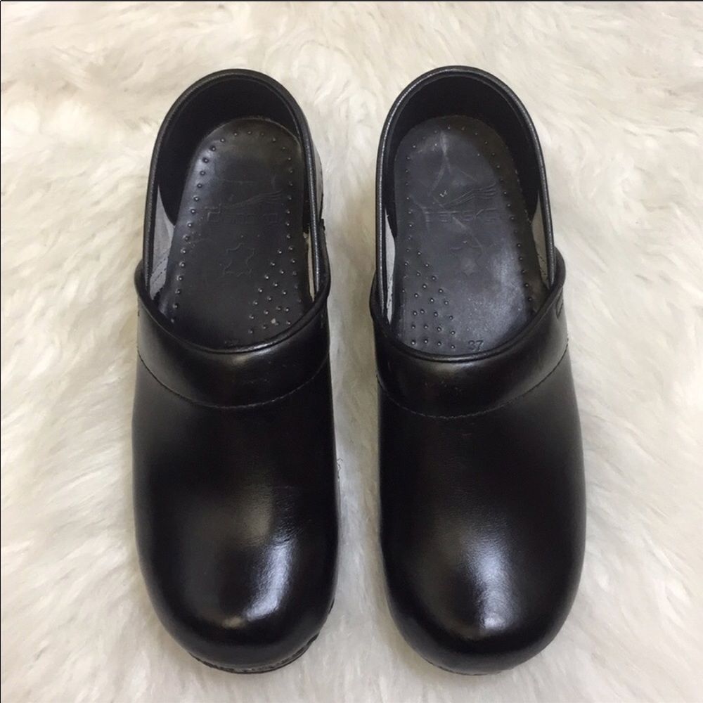 Dansko shoes size 37